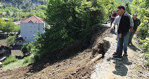 Türkeli'de heyelan: 2 ev ve 1 samanlıkta hasar oluştu