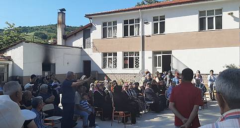 Türkeli'de okulun kapatılmasına vatandaşlardan tepki
